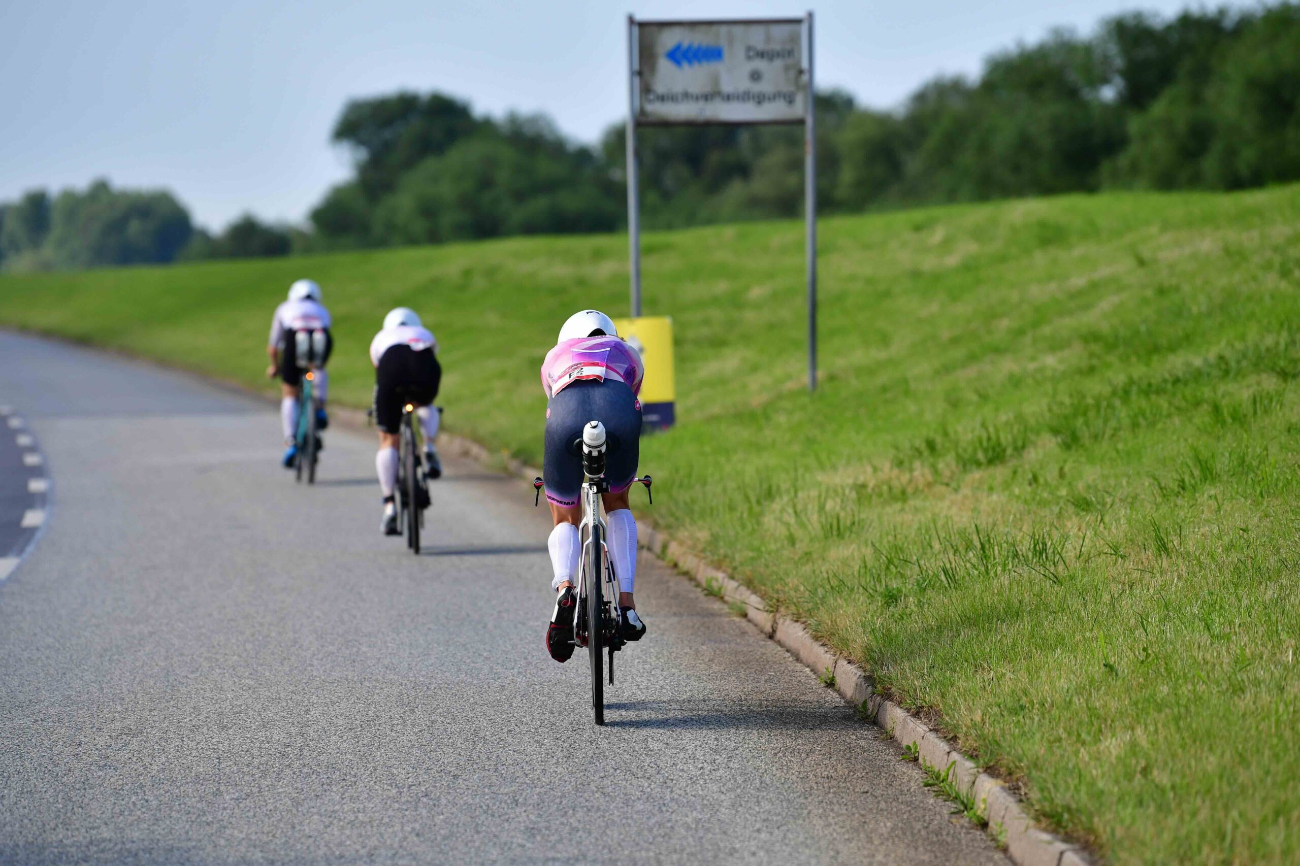 Flat Tires Due to Metal Debris Impact Athletes at Ironman Hamburg