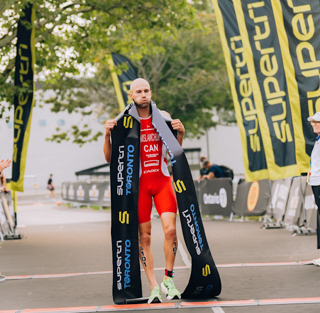 Tyler Mislawchuk delighted his home crowd with the fastest run of the day to take victory at Supertri Toronto, the last chance for athletes to book their place at the $800,000 Final in Jersey.